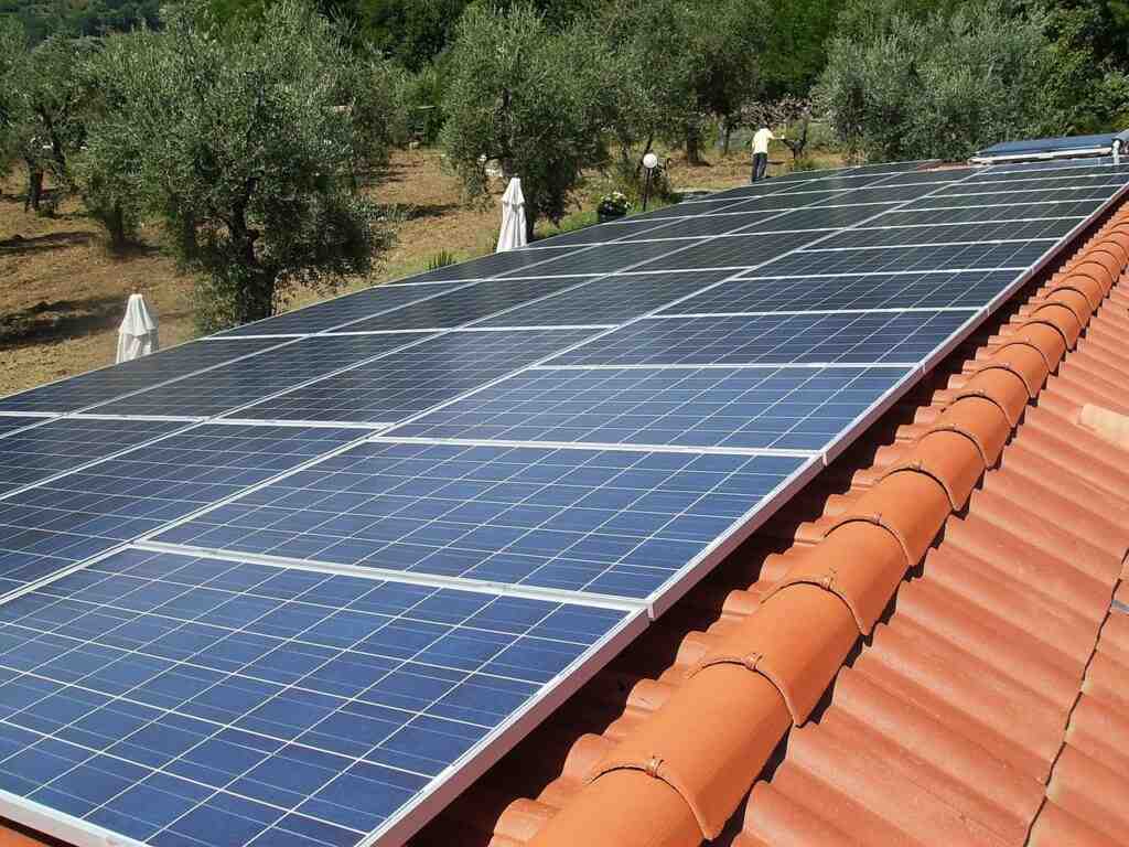 How much does it cost to fix a solar panel?