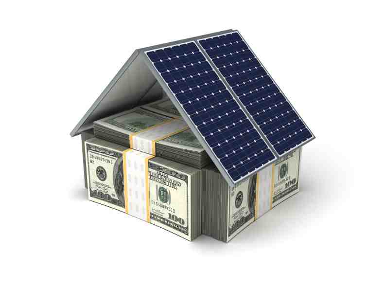 What is the advantage and disadvantage of solar energy?